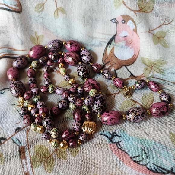 Speckled Oval Raspberry Black Gold Beaded 3 Strand Wood? Necklace Vintage EUC - Picture 7 of 7